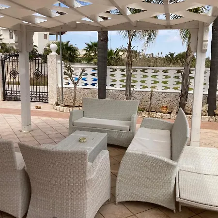 Angel Bay Bed and Breakfast 3*